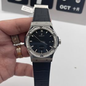 Đồng Hồ Hublot Classic Fusion Replica 1:1 Black Diamonds 42mm