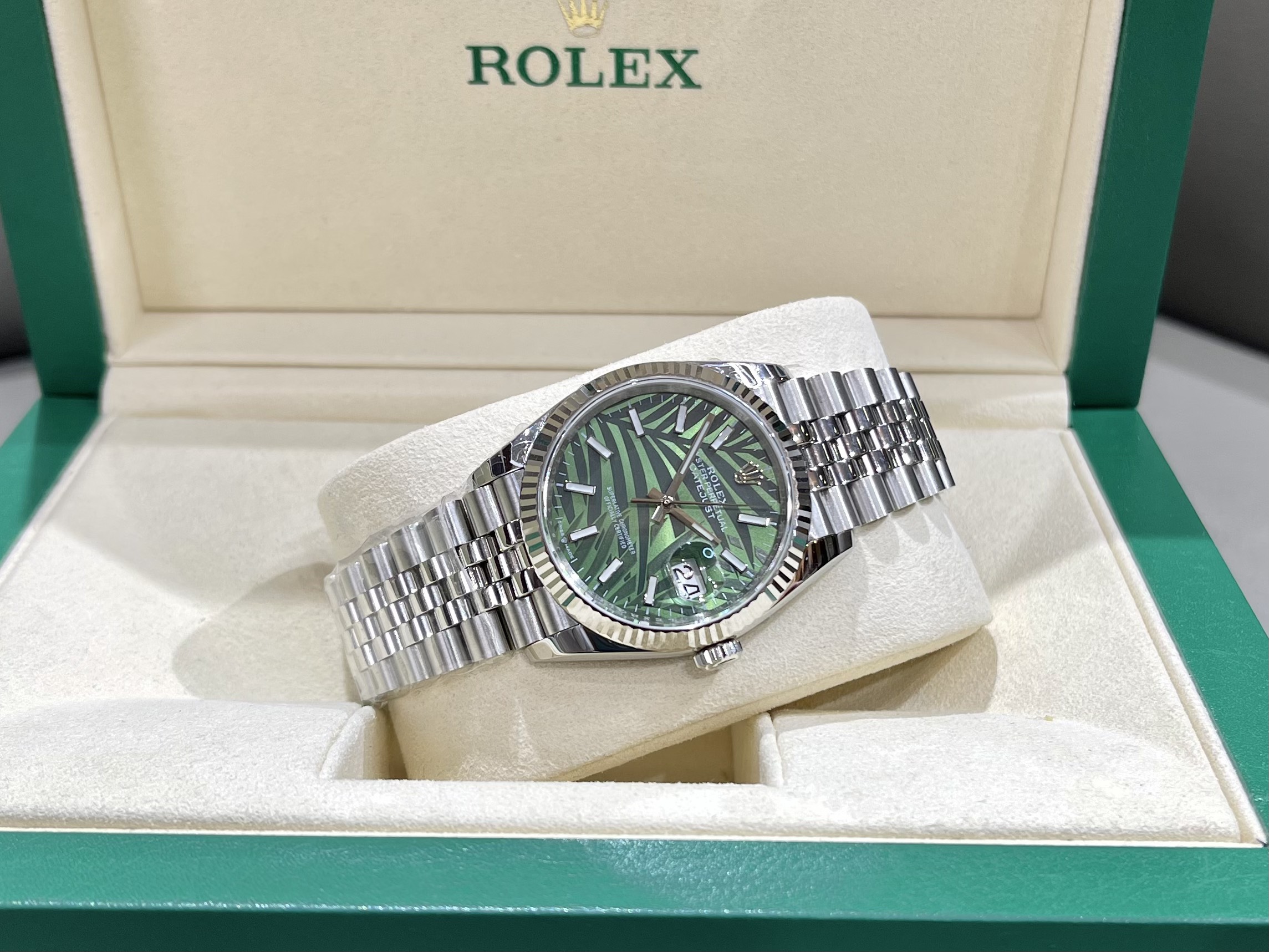 Rolex Oyster Perpetual Datejust 36 126234 Vỏ Trắng Mặt Xanh Lá Cọ Replica