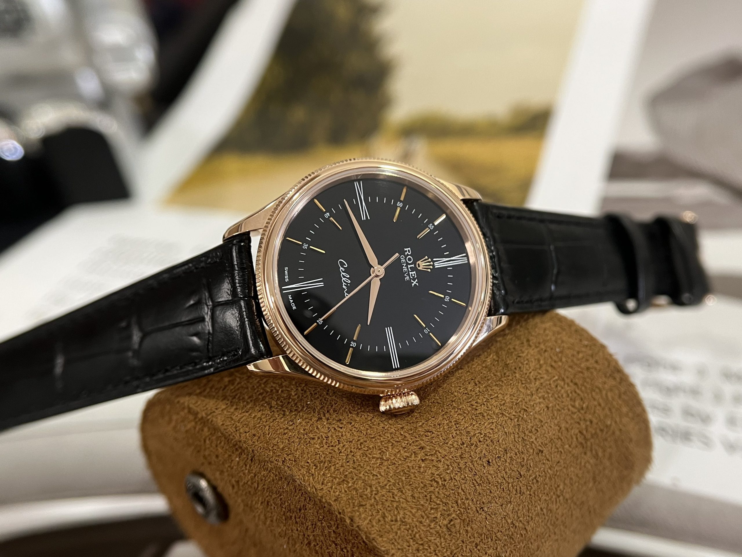 Rolex Cellini 39mm Mặt Đen Vỏ Bọc Vàng Hồng 18k Replica