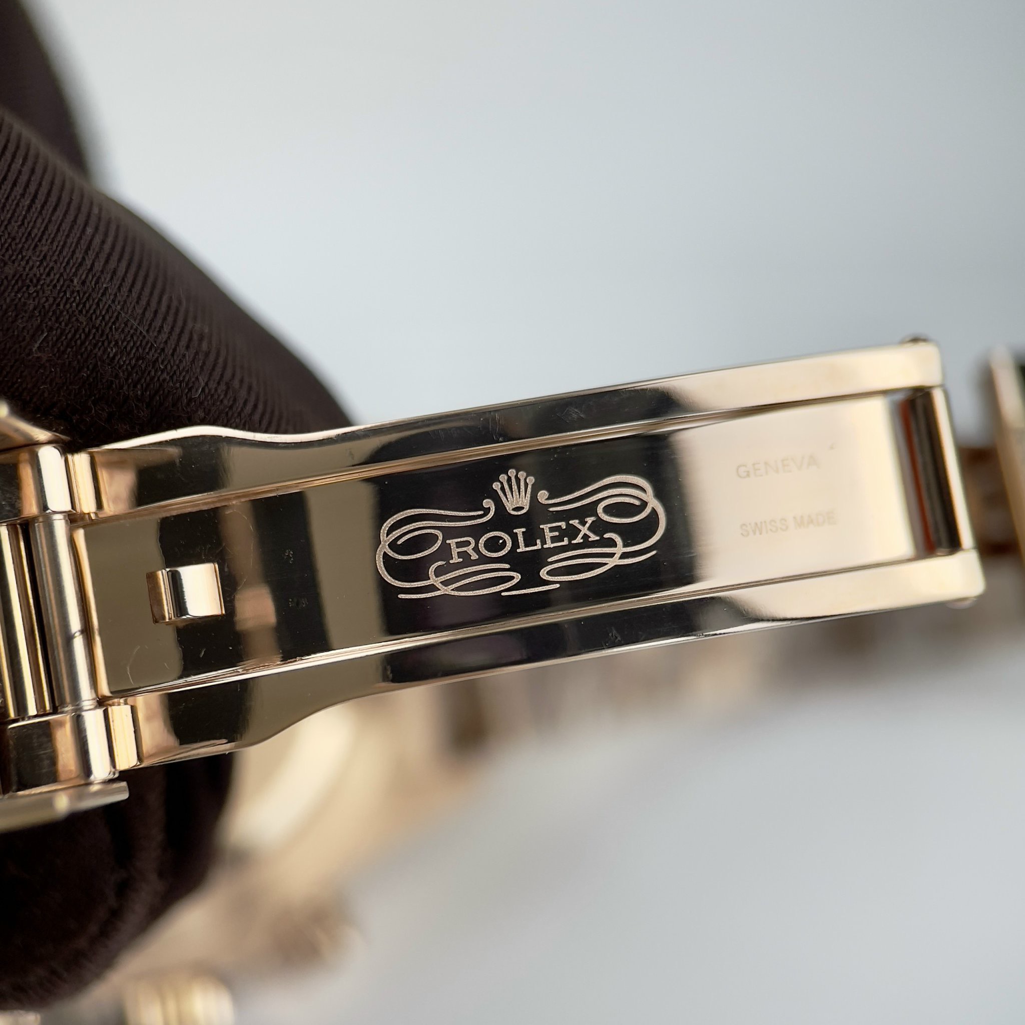 Rolex Cosmograph Daytona 116595RBOW Mặt Số Và Dây Đính Kim Cương Bọc Vàng 18k