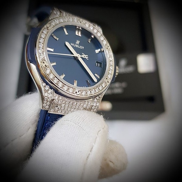 Lựa chọn đơn vị uy tín như Replica Watches để sở hữu chiếc Hublot Classic Fusion Diamonds Replica