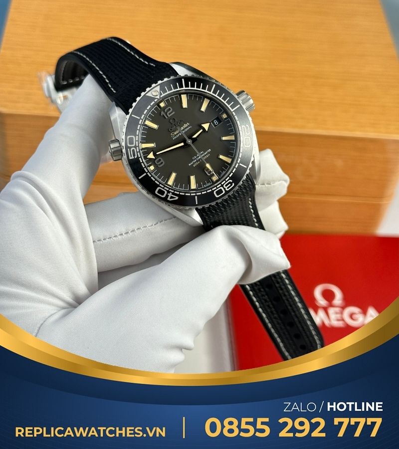 Đồng hồ Omega Seamaster Planet Ocean 600M mặt đen