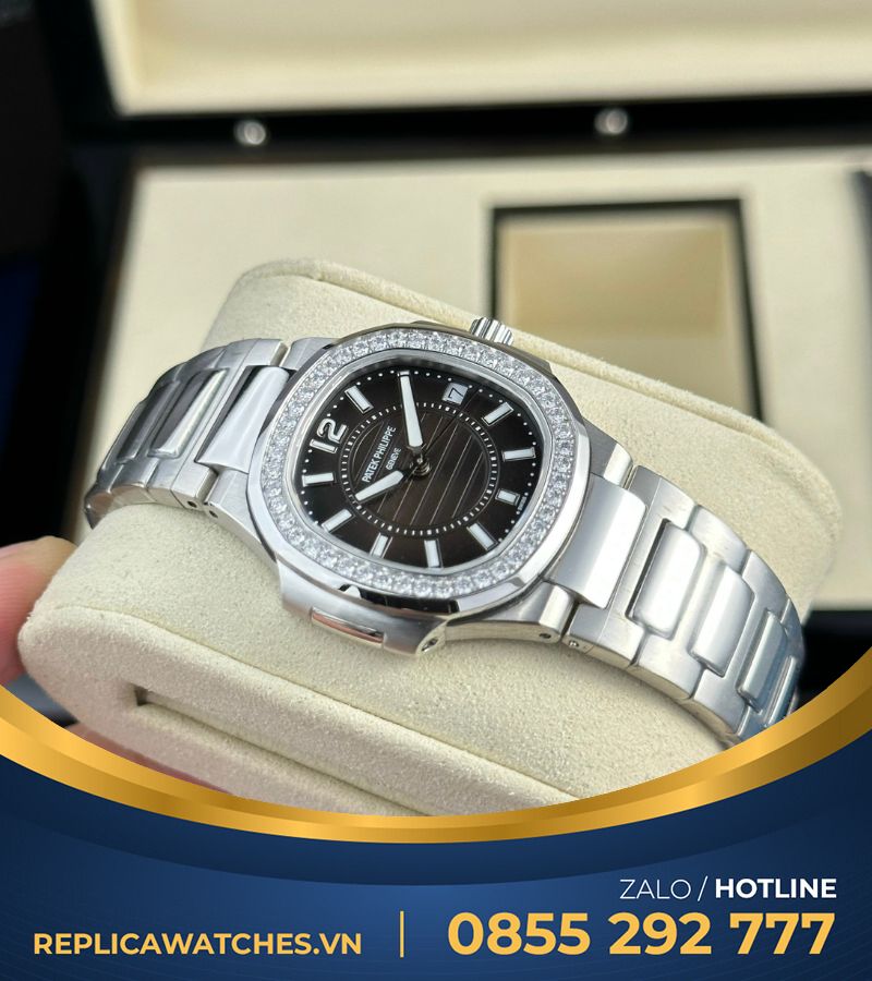 Đồng hồ Patek Philippe Nautilus 7010 vàng trắng mặt đen fake